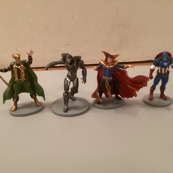 Lot of 4 Marvel Collectible Cake Toppers - Picture 1 of 10